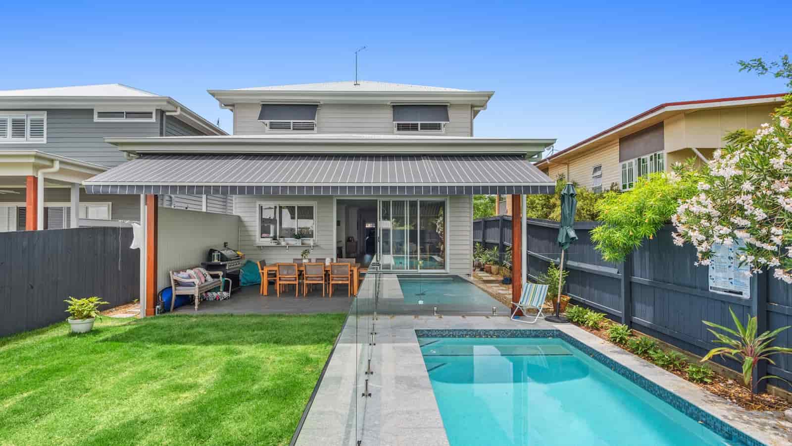retractable awning for deck area