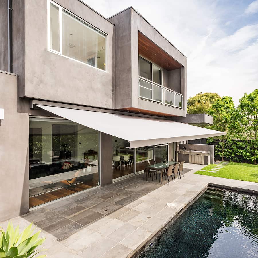 retractable blind for deck area