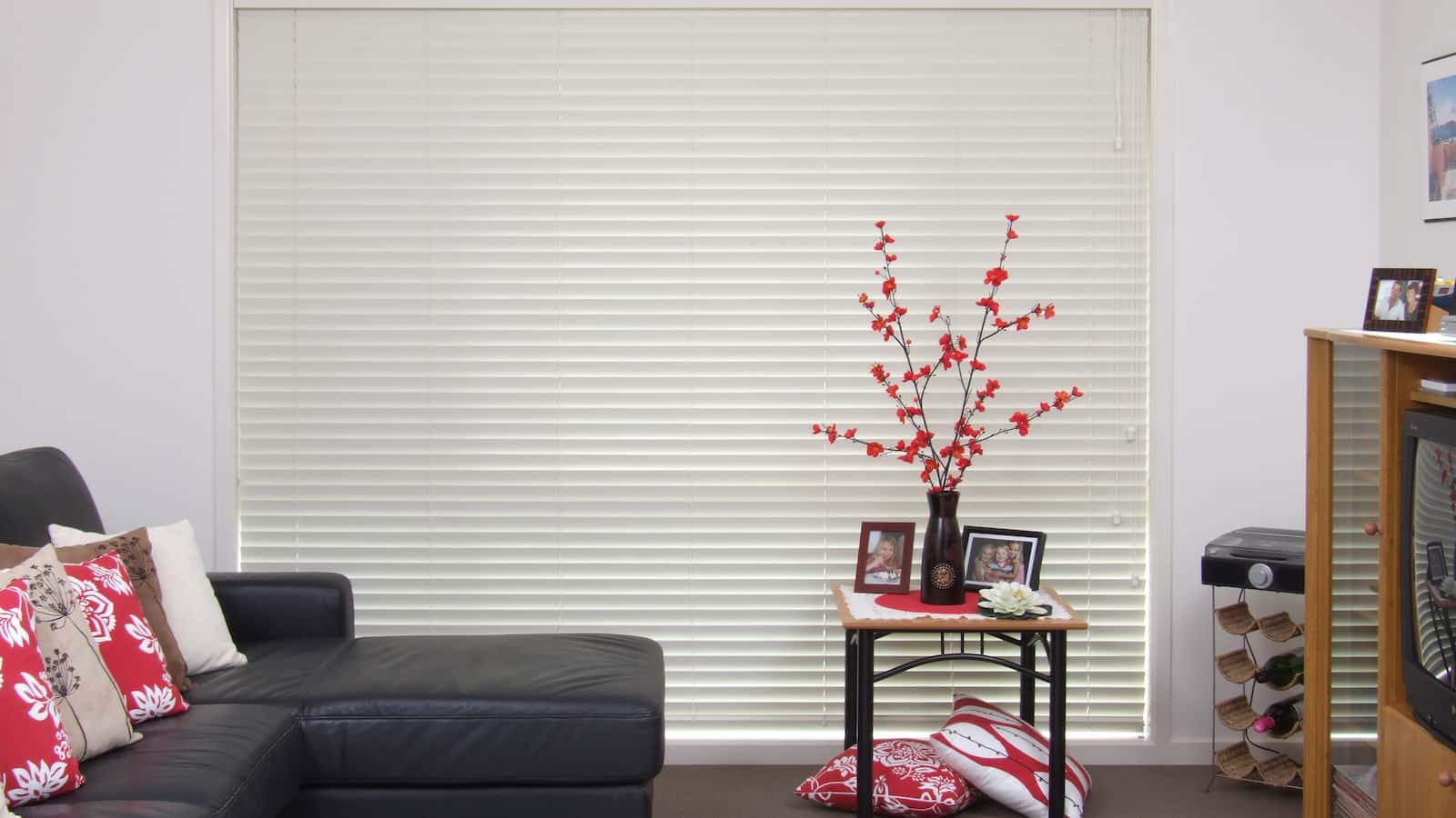 white venetian blinds