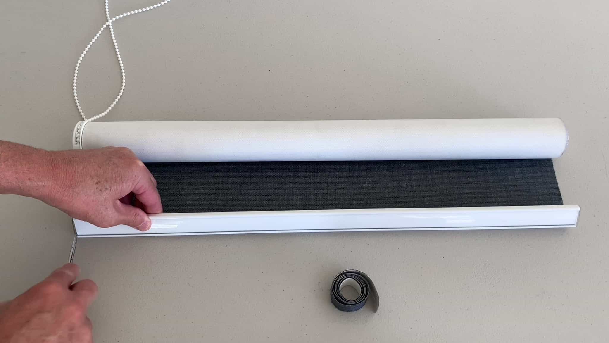 remove bottom rail plastic clips