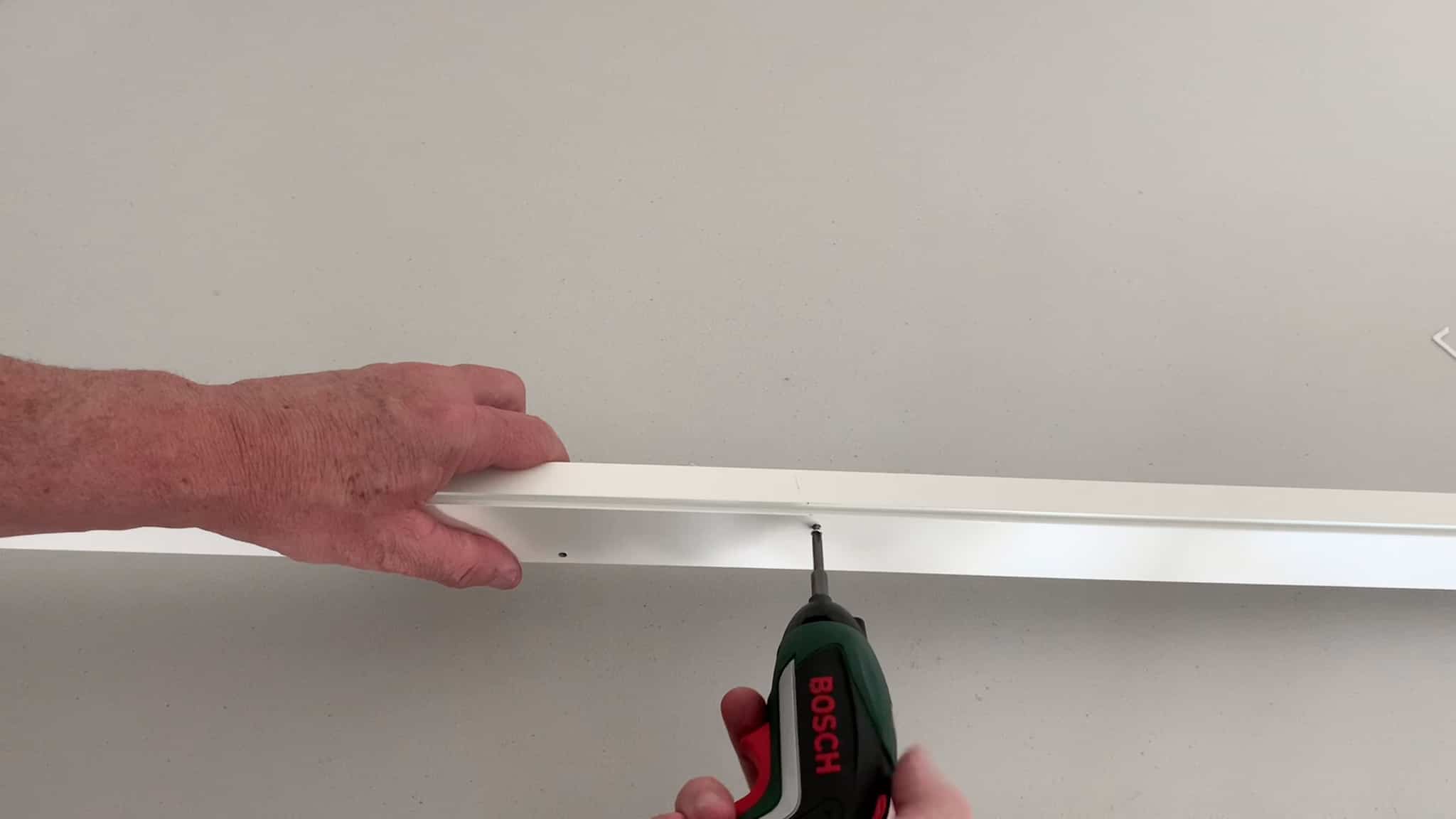 install magnet screw