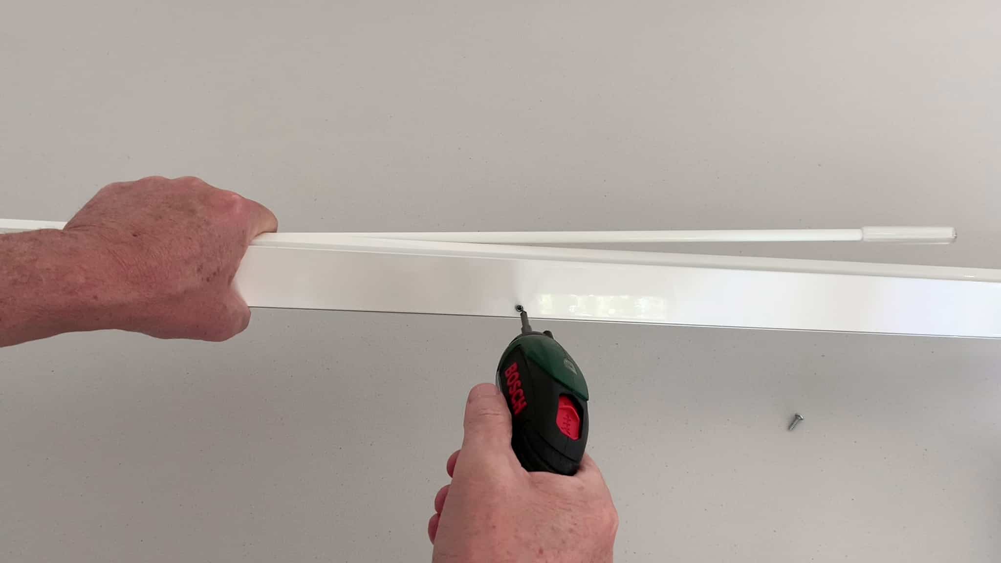 change vertical track from left to right