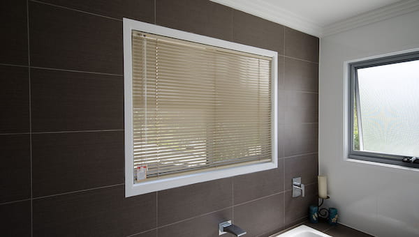 slim venetian blinds 